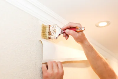 Pose de papier peint à Serres — revêtements muraux et toiles de verre